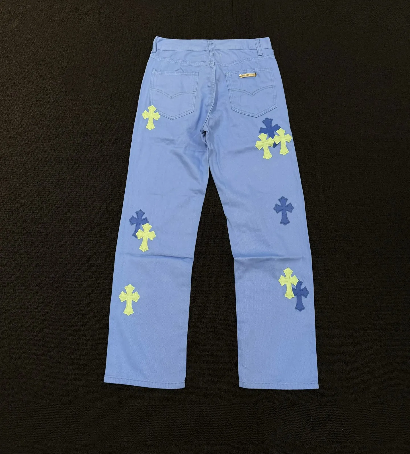 P280 Style number: D380 Chrome hearts CH grams new dopamine blue classic cross-fit leather jeans Size: s-xl (28 30 32 34) Color: dopamine light blue Size reference 28 pants length 100 waist circumference 72 30 pants length 101 waist circumference 76 32 pants length 103 waist circumference 80 34 pants length 104 waist circumference 84